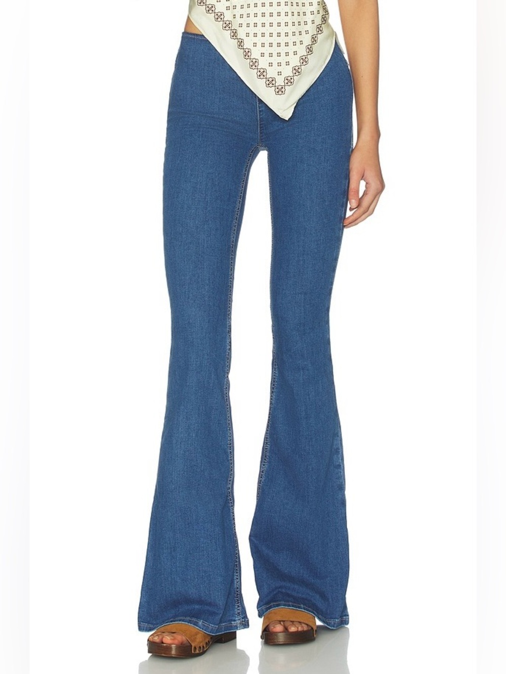 EUC, We The Free Penny Pull On Flare Jeans, Medium Blue Faded Wash. Size 27